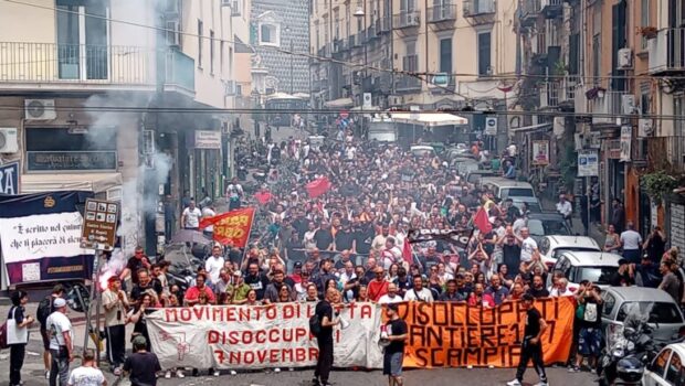 Il 28 ottobre a Napoli inizia l’udienza preliminare contro 48 disoccupati e i loro esponenti di primo piano. Con il nuovo decreto sicurezza del governo rischiano se condannati anni di galera. Massima solidarietà dell’esercito operaio attivo e di riserva.