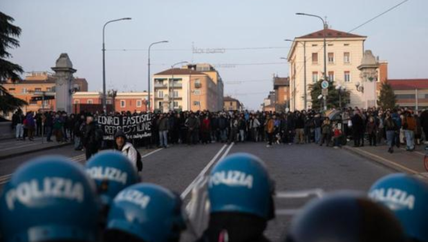 Se Landini, il capo riformista del più grande sindacato in Italia, parla della necessità di una rivolta sociale, la situazione per gli operai e i poveri è veramente insopportabile. Il sospetto è che sia una solita sparata demagogica, ma può anche succedere che venga preso in parola e lo sciopero del 29 si usi come prova generale.