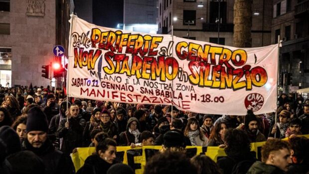 Si scatenino pure i difensori dello stato di polizia, si mettano in concorrenza fra loro a chi condanna con la faccia più truce le manifestazioni di questi giorni. Non fanno altro che incendiare gli animi di una gioventù che non vuol subire più la prepotenza del potere, la miseria di un lavoro da schiavi. La realtà è che le proteste diventeranno sempre più potenti.  