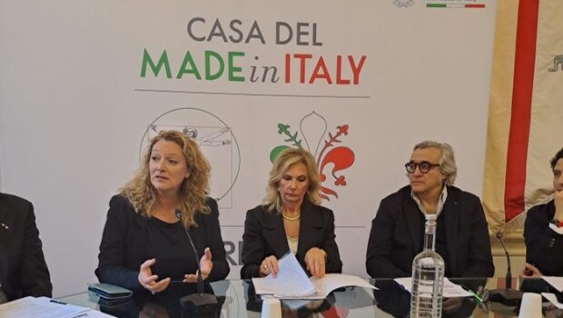 Operai senza contratto, con orari e salari insopportabili, aggrediti da squadre di picchiatori al soldo dei padroni per fermare gli scioperi: questo è il Made in Italy del “sistema pratese” premiato dalla Meloni che ha la faccia di bronzo.