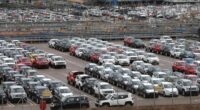 Sulla ristrutturazione del settore auto ognuno fa proposte su come uscirne, su come difendere imprese e lavoratori, sulla reindustralizzazione. Nascondono o non hanno coscienza di un piccolo particolare, il padrone non può far altro che il padrone, a meno che lo si elimini, e l’operaio fino a quel giorno non può far altro che resistere, organizzandosi per rovesciarlo.