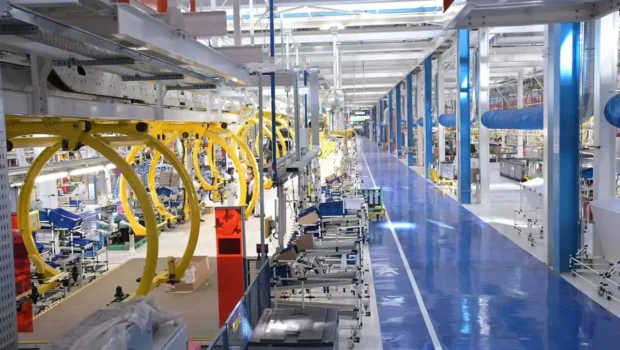 Se è stato solo un inizio è andata benissimo. La produzione quasi ferma. L’azienda e i sindacati firmatutto hanno cercato, senza riuscirci, di sabotare lo sciopero proclamato dalla Fiom. L’unico rischio è che ora la Fiom faccia il solito gioco, un giorno incendiari, un  giorno pompieri. 