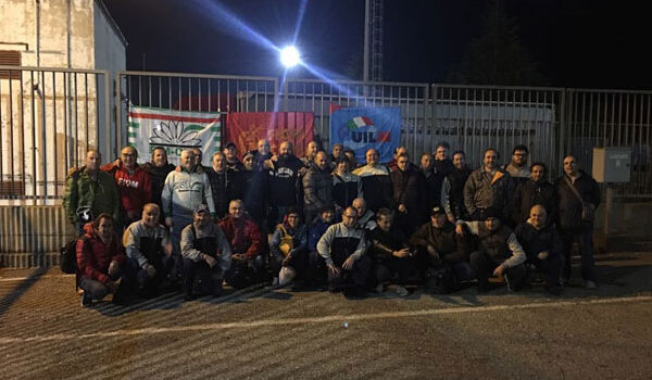Lo stabilimento di Stellantis assegnato alla PMC Automotive di MELFI si sta svuotando di operai e di questo passo sarà sicuramente destinato alla chiusura.