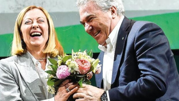 Sbarra ex segretario della CISL promosso dalla Meloni a sottosegretario del governo. Niente di grave, sono tanti i sindacalisti venduti che fanno carriera politica o diventano ben pagati funzionari dello Stato. Ma qui il passaggio è sfacciato. Gli operai che nelle fabbriche sostengono la CISL ora sanno a chi danno il loro consenso.