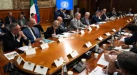 Governo nazionale, enti locali e sindacati stanno decidendo come salvare lo stabilimento siderurgico di Taranto al prezzo della cassa integrazione per 4000 dipendenti. Poi lo venderanno al miglior offerente, che si incaricherà di completare l’opera con i licenziamenti. Gli operai sono disposti ad assistere al proprio sacrificio come inermi spettatori o metteranno in campo tutta la forza necessaria per non farsi mandare al macello?