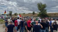 La temporanea conclusione della lotta degli operai della PMC di Melfi è una importante lezione per tutti gli operai dell’indotto Stellantis, che stanno imparando celermente. Lo dimostra la cacciata dall’assemblea dei segretari regionali dei sindacati che hanno apertamente boicottato lo sciopero