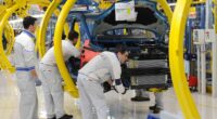 Come stanno strangolando gli operai e come i sindacalisti firmatutto stanno a guardare