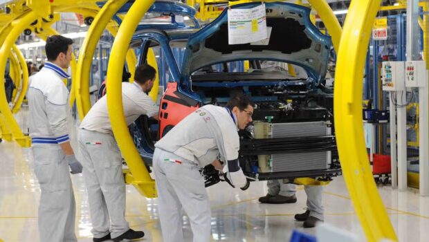 Come stanno strangolando gli operai e come i sindacalisti firmatutto stanno a guardare