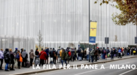 La solita recita annuale della conferenza stampa, la Meloni nella parte di capo di governo, occhi in fuori e linguetta nervosa, i giornalisti per lo più ammaestrati che forniscono gli spunti per i suoi monologhi, a loro non è concesso far altro. Ma più continua a falsificare i dati della realtà più la realtà si prepara a farla cadere dalla poltrona.