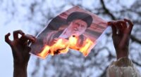 È ancora in atto il blocco delle comunicazioni; dalla notte di domenica 11 gennaio non arrivano più messaggi  dall'Iran. Sono migliaia i morti fra i manifestanti ma ciò non ferma la protesta che cerca nuove forme di difesa e organizzazione.