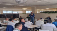 Attorno a Stellantis di Melfi, sia nello stabilimento centrale che nell’indotto, sta venendo in luce un nuovo interessante fenomeno, la ricerca degli operai di una loro autonoma iniziativa per resistere alle scelte dei manager industriali che li vogliono o licenziati o spremuti come limoni fino allo sfinimento fisico.