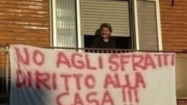 Il piano casa del governo è il solito pastone propagandistico. La misura centrale è mettere in strada chi è stato sfrattato e non sa dove andare, i poveri. Così sperano di comprarsi i voti dei piccoli e grandi proprietari immobiliari che lucrano sugli affitti alle stelle. 