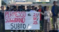 Il governo sta varando un altro decreto, in linea con le borghesie europee, una nuova stretta sull’emigrazione. Dichiarano che vogliono controllarla con flussi regolari, fumo negli occhi per il razzismo diffuso dei loro elettori. Nel 2025 solo un migrante su 5  ha ricevuto un regolare permesso di soggiorno, gli altri quattro sono diventati clandestini per decreto. 