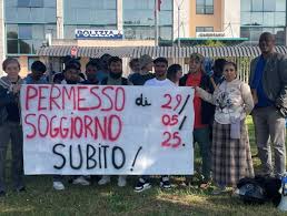 Il governo sta varando un altro decreto, in linea con le borghesie europee, una nuova stretta sull’emigrazione. Dichiarano che vogliono controllarla con flussi regolari, fumo negli occhi per il razzismo diffuso dei loro elettori. Nel 2025 solo un migrante su 5  ha ricevuto un regolare permesso di soggiorno, gli altri quattro sono diventati clandestini per decreto. 