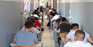 Oggi è stato distribuito agli studenti dell’esame di maturità il programma del Dio, Patria e Famiglia, con qualche variante sul tema.