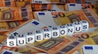 Ricchi guadagni per imprenditori, banche, tecnici e classe media e debiti per gli altri. Questo è il risultato del superbonus, a dimostrazione che governi e partiti in parlamento servono solo gli interessi delle classi superiori