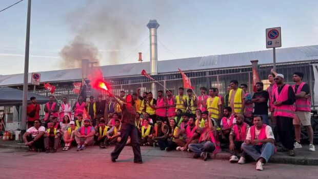 La concorrenza tra operai e disoccupati, in particolare quelli immigrati, sta rafforzando il fronte reazionario sostenuto da una buona parte della piccola borghesia e del ceto medio. Prima la "popolana della Garbatella" con la villa da oltre un milione di euro a Roma. Ora Vannacci, che, con oltre 18.000 euro netti di stipendio mensile, dice di rappresentare gli "ultimi", il "popolo". I padroni raschiano il fondo del barile per salvare il loro sistema che ormai fa acqua da tutte le parti. Se gli operai, occupati e disoccupati, si organizzeranno di nuovo come una collettività, questi reazionari faranno la fine dei loro predecessori del secolo scorso.