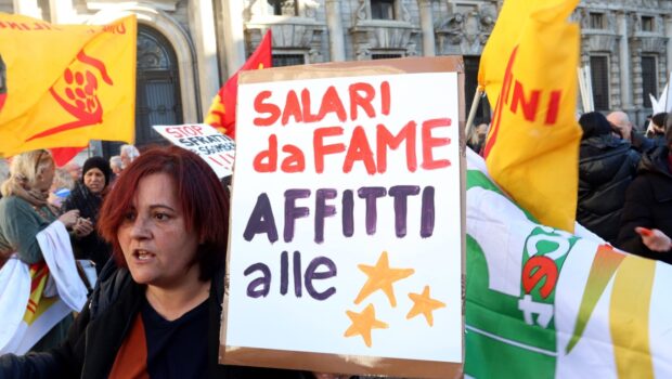 Il nuovo accordo quadro che si preannuncia a settembre fra sindacati confederali e organizzazioni degli imprenditori si prospetta come una nuova gabbia tesa a contrastare ogni spinta salariale degli operai.