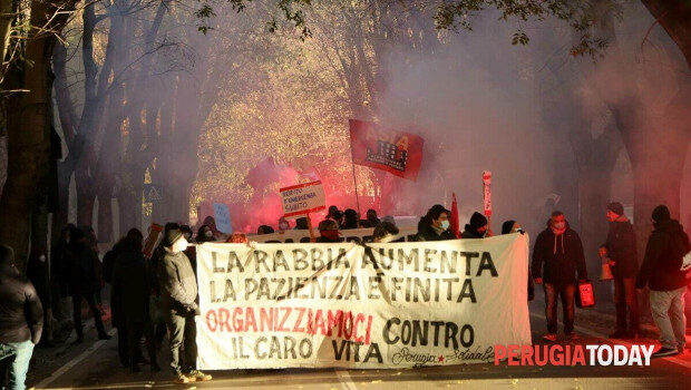 Il tentativo di comprarsi i voti con i soldi degli altri non servirà. Gli aumenti dei prezzi sono così pesanti che seppelliranno la Meloni e i suoi complici.