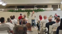 È chiaro che i capi sindacali non sanno più che pesci prendere. Hanno cercato di fare la parte degli azionisti di Stellantis, si sono incartati sulla scelta dei modelli da produrre ed hanno condiviso  ogni scelta della direzione sugli operai con più alti carichi di lavoro, meno soldi e tanta cassa. Ormai è tardi per aspettarsi da loro un vero sindacalismo operaio. Dobbiamo fare da noi stessi.