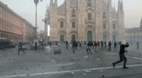 La società dei benpensanti è scatenata, i capi politici fanno a gara fra chi condanna i giovani ribelli con più forza, devono prendere i voti della borghesia del centro città. Più uomini in divisa ed armati per le strade, lo shopping militarizzato per Natale è la loro soluzione. Non basterà, la vita negata nelle miserie delle periferie sta presentando comunque il conto. 