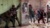 Il mondo è disposto ad ascoltare il palestinese che racconta di aver perso la casa, seppellito i figli o trascorso anni in prigione. È molto più difficile ascoltarlo quando parla in veste di soggetto politico ....